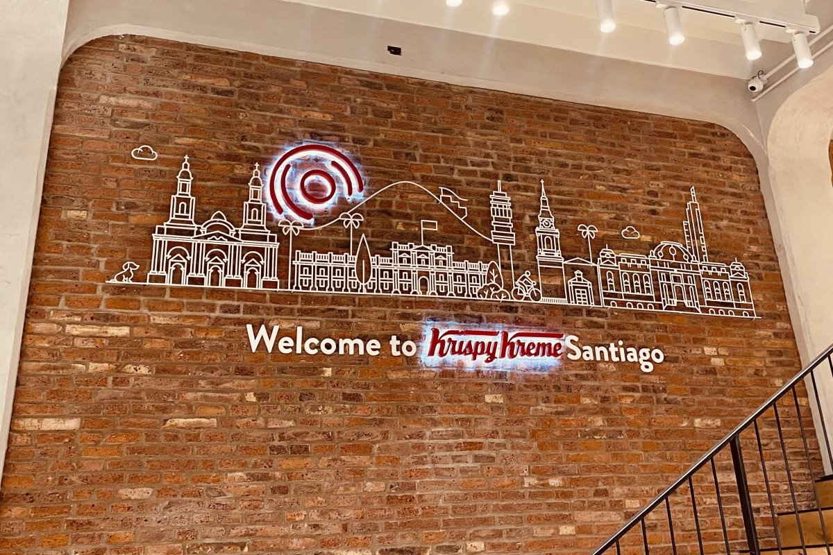 <p>Krispy Kreme inaugura local en el casco histórico del centro de Santiago</p>