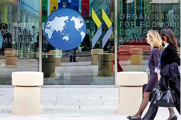 OCDE advierte: Chile debe mejorar crecimiento e inversión