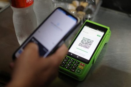 ¿Dolarización en marcha?: el Banco Central de Argentina aprobó el pagos en dólares, QR y cuotas fijas en el mercado local