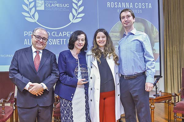 <p>Costa tras recibir premio Clapes UC Alfonso Swett Opazo: “Mi período estará marcado por la necesidad de estabilizar la economía”</p>