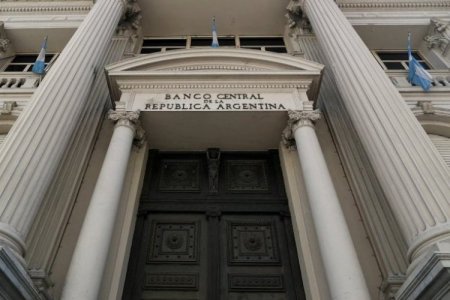 Riesgo país de Argentina sorprende al alza mientras el mercado espera decisión sobre la tasa de interés