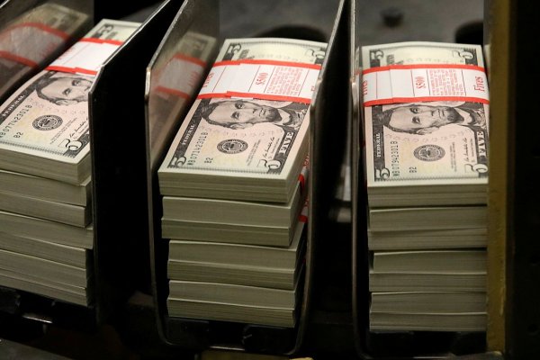 Dólar abre con leve baja; inversionistas esperan señales de Trump