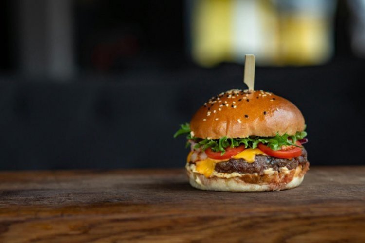 <p>Las cinco cadenas con mayor participación en mercado de hamburguesas en Colombia</p>