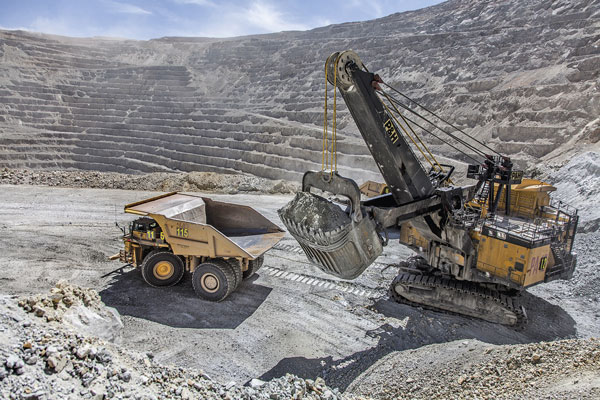 Los efectos para Chile de una eventual megafusión entre las gigantes mineras Rio Tinto y Glencore