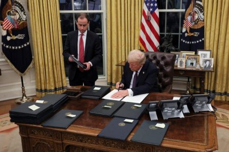 Monedas de México y Canadá reaccionan a la amenaza de Trump de aplicar aranceles de 25% desde el 1 de febrero