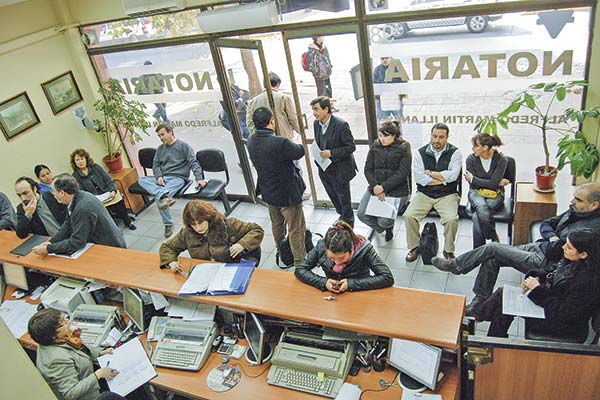 Reforma de Notarios: Futuro del Conservador de Santiago se Decide en Marzo