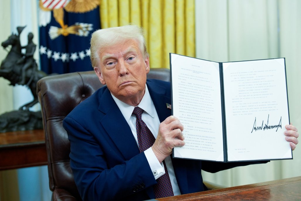 Trump impulsa mercado tecnológico con medidas sobre criptomonedas e IA
