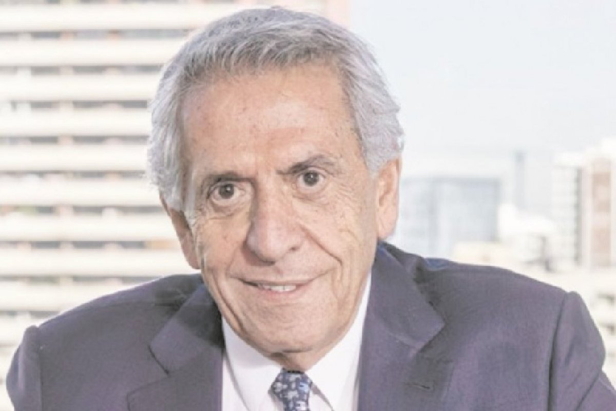 <p>Empresa de Mario Dabed interpone demanda en EEUU contra Russell Brands, de Berkshire Hathaway</p>