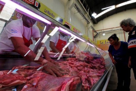 <p>El pollo le gana al bife de chorizo: cambia el menú en Argentina ante la caída del consumo de carne</p>
