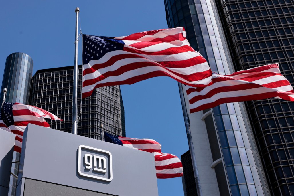 GM supera expectativas de ganancias para 2025, pero aranceles amenazan sus proyecciones
