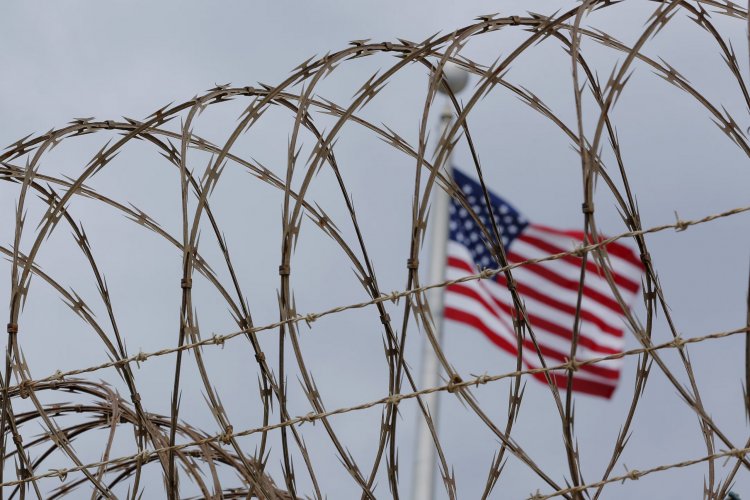 <p>Trump ordena preparar Guantánamo como centro de detención de migrantes</p>