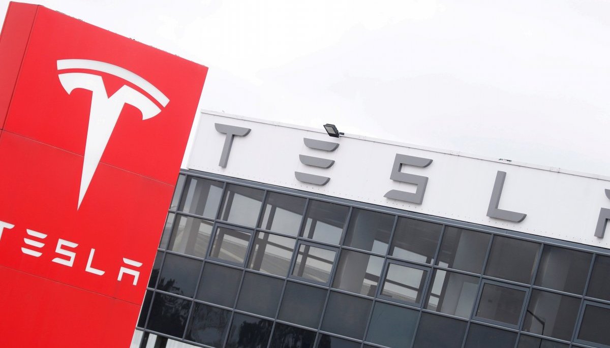 Tesla reporta ganancias decepcionantes en cuarto trimestre