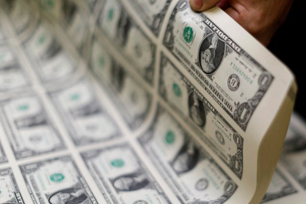 Dólar abre con leve baja tras decisión de tasas en Chile y previo al anuncio de la Fed