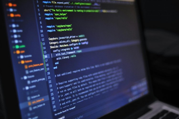 Equipo de chilenos crea agente de IA que detecta problemas de código y los resuelve en minutos