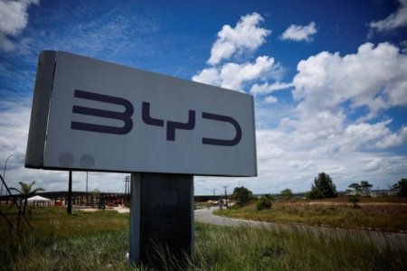 <p>Trabajadores chinos de fábrica de BYD en Brasil firmaron contratos con cláusulas abusivas, según investigaciones</p>