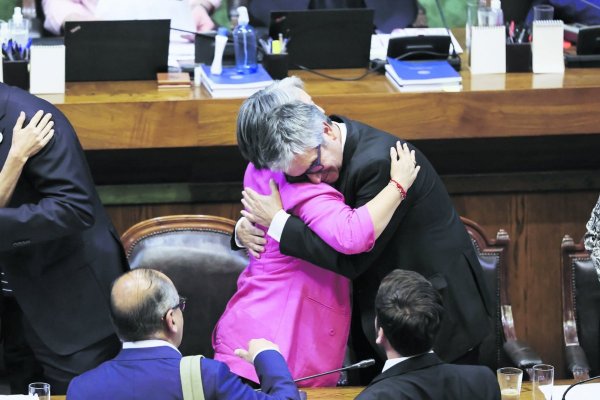 Conversaciones fuera de micrófono y otros detalles: La trastienda de la votación de la reforma previsional