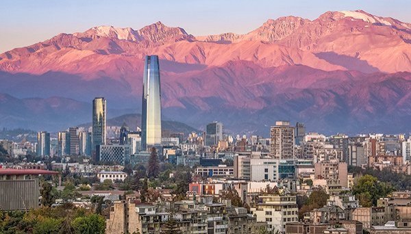 FMI prevé crecimiento moderado para Chile en 2023, pero con riesgos elevados