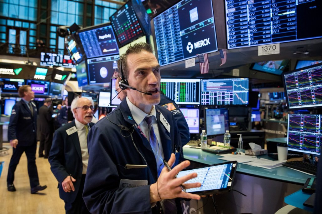 Wall Street e IPSA retroceden por tensión comercial y a la espera del testimonio de Powell