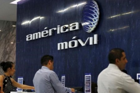 <p>Mexicana América Móvil reporta desplome de sus ganancias por pérdidas cambiarias, pero sus ingresos suben 18%</p>
