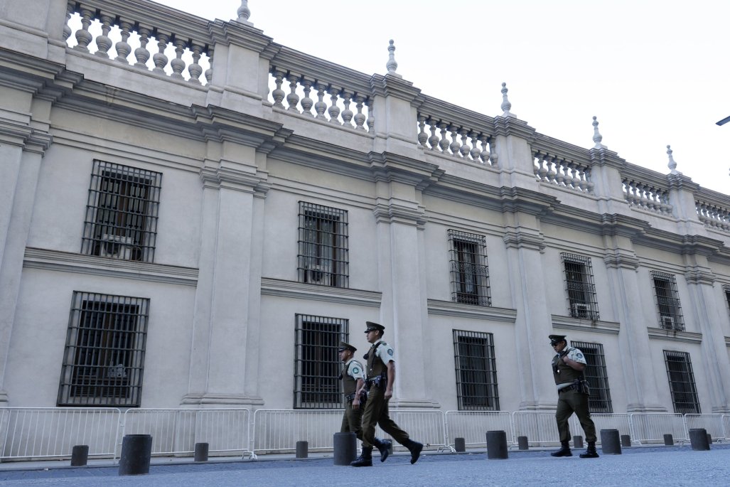 Gobierno lamenta fallecimiento de carabinero en servicio en La Moneda e informa inicio de la investigación