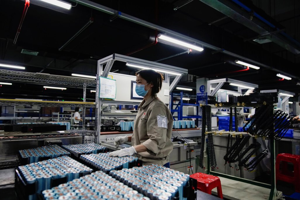 China intensifica control tecnológico y de recursos en medio de tensiones comerciales con EE.UU.
