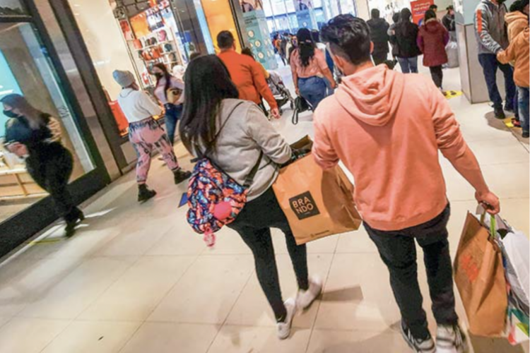<p>Boom de turistas argentinos en Chile dispara en 541% las compras con tarjetas</p>