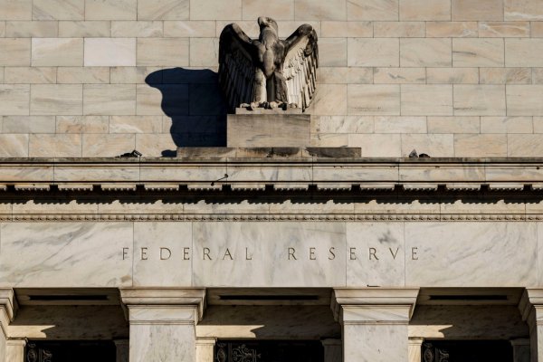 El impacto de las políticas de Trump elevó la preocupación de la Fed por la inflación en EEUU, revelan minutas de la última reunión