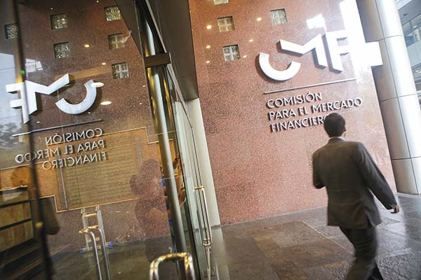 <p>XTB obtiene luz verde de la CMF para operar como agencia de valores en Chile</p>