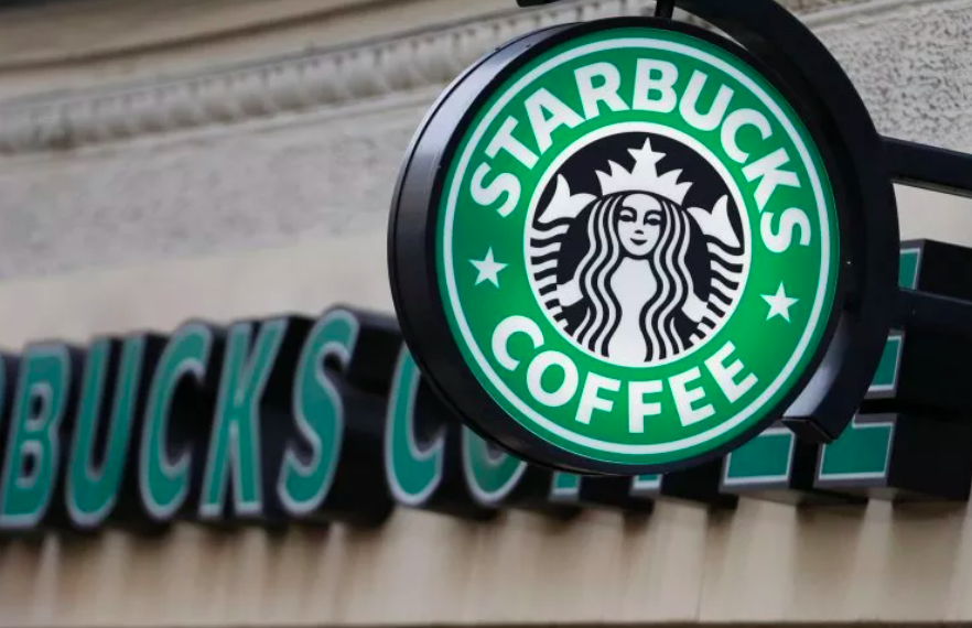 Starbucks despide a 1.100 empleados para reestructuración tras caída en ventas