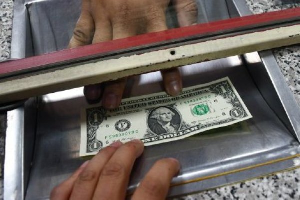 Dólar abre a la baja pese a nuevo retroceso del cobre y a la espera de cifras inflacionarias locales