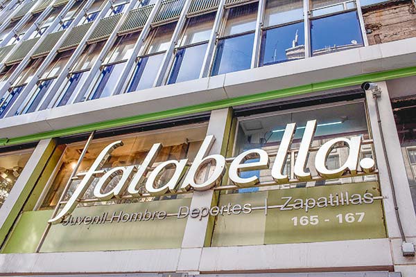 Falabella cierra el año consolidando su recuperación: multiplica por ocho las utilidades y alcanza niveles de deuda esperados