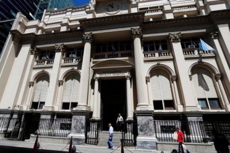 <p>Justicia argentina frena decreto que convierte al Banco Nación en sociedad anónima</p>