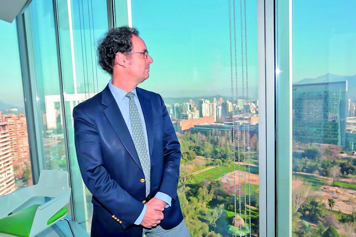 <p>Los preparativos de Juan Carlos De la Llera para asumir la rectoría UC</p>