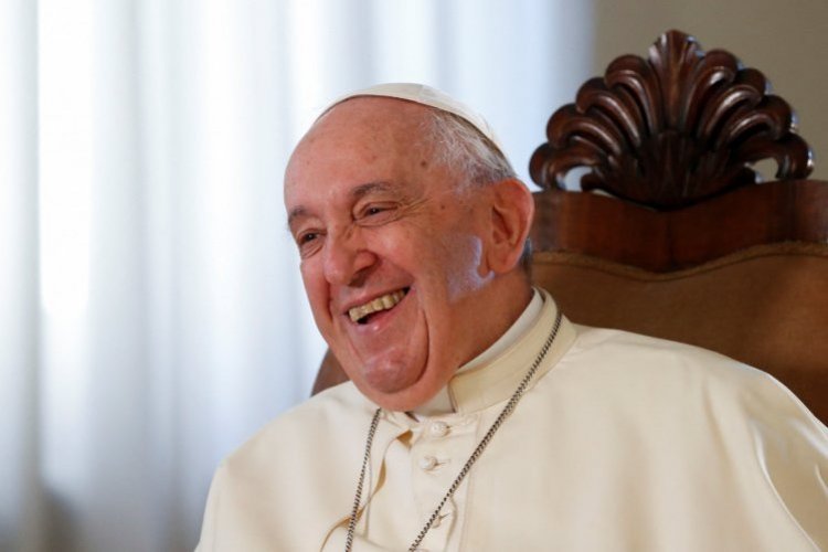 <p>El Vaticano confirma que el papa Francisco murió a los 88 años tras sufrir un derrame cerebral</p>