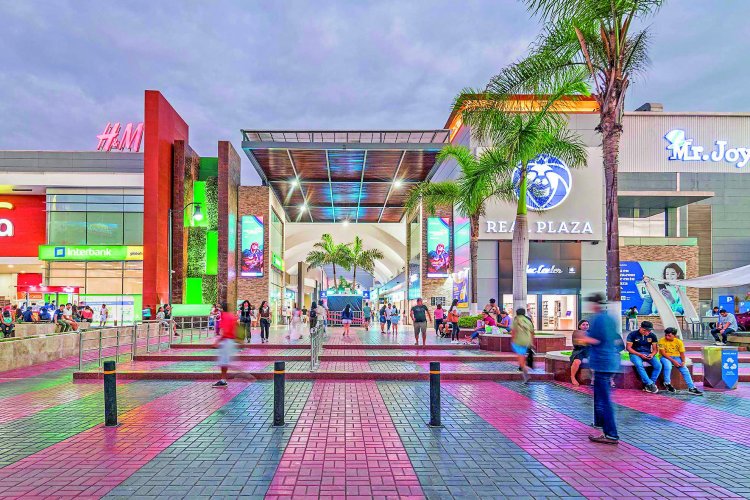 <p>Centros comerciales peruanos perderían hasta US$ 27 millones diarios al permanecer cerrados, tras tragedia en Real Plaza</p>