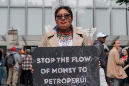 <p>Turbulencia política en Perú exhibe riesgos para los inversionistas extranjeros en la petrolera estatal</p>