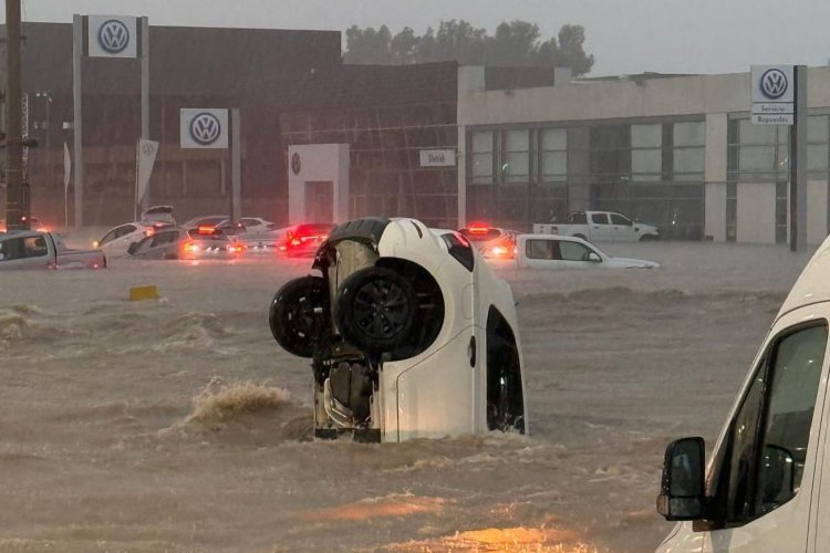 <p>Inundaciones provocan al menos seis muertes y una dramática evacuación en sur de Argentina</p>
