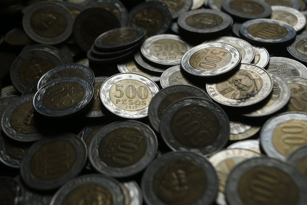 Posición neta de extranjeros en el mercado derivado se vuelve positiva por primera vez desde 2022, impulsando al peso chileno.