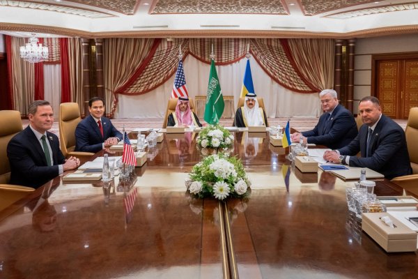 Estados Unidos y Ucrania inician negociaciones para poner fin a la guerra con Rusia