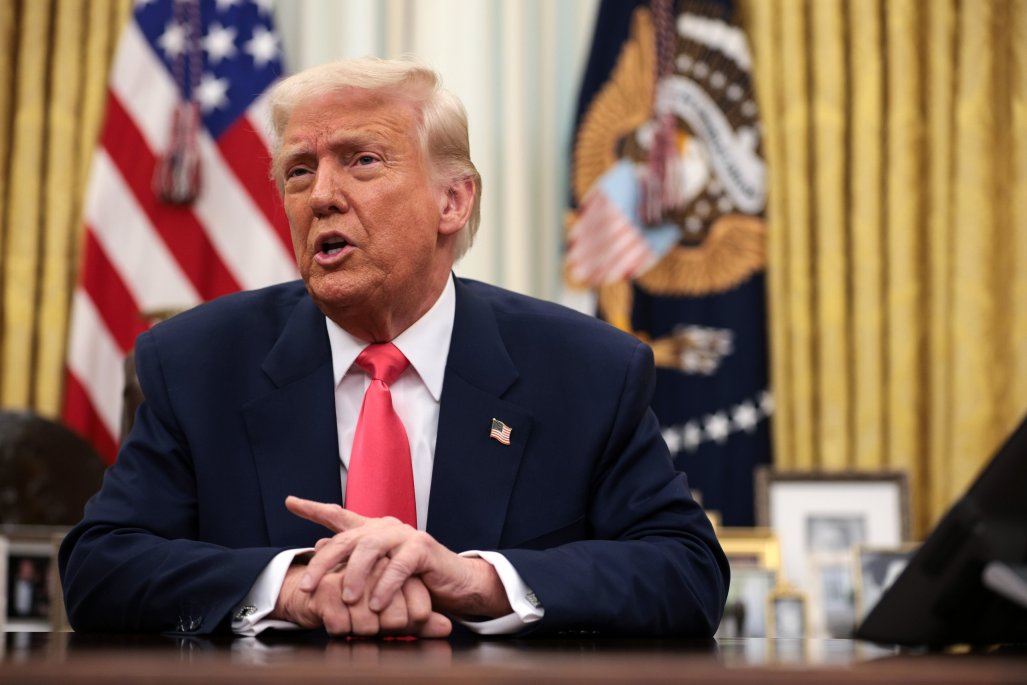Trump asegura que la economía de EE.UU. no enfrentará recesión a pesar de la volatilidad del mercado