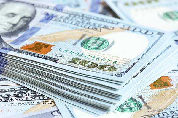 Dólar baja de $930 en la apertura en medio de fuerte repunte del cobre y previo a IPC en EEUU