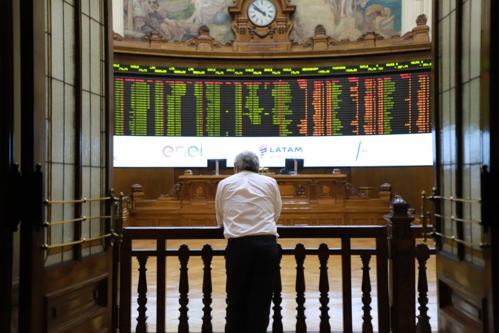 IPSA supera los históricos 7.500 puntos en nuevo avance, alineado esta vez con un repunte de Wall Street