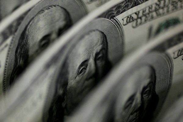 El dólar se deprecia mientras el cobre alcanza los US$ 5 en futuros Comex