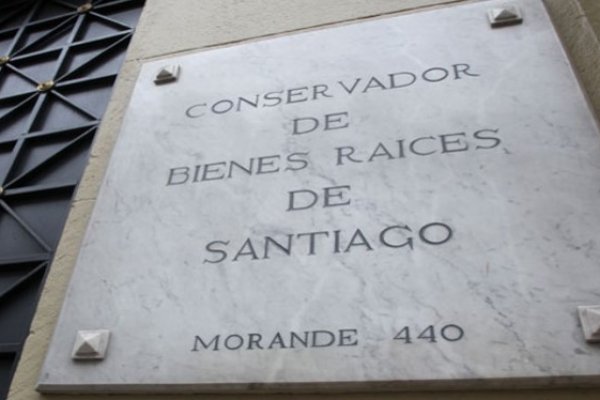 <p>¿Dividir o no el Conservador de Santiago? Los argumentos a favor y en contra de los parlamentarios en la comisión mixta</p>