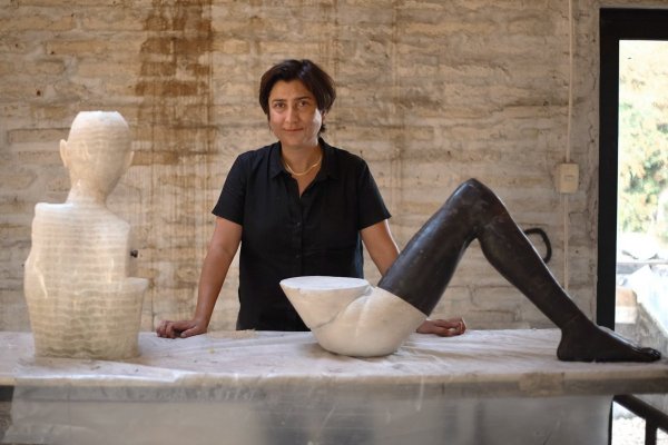 Alejandra Prieto inaugura exposición que explora el litio