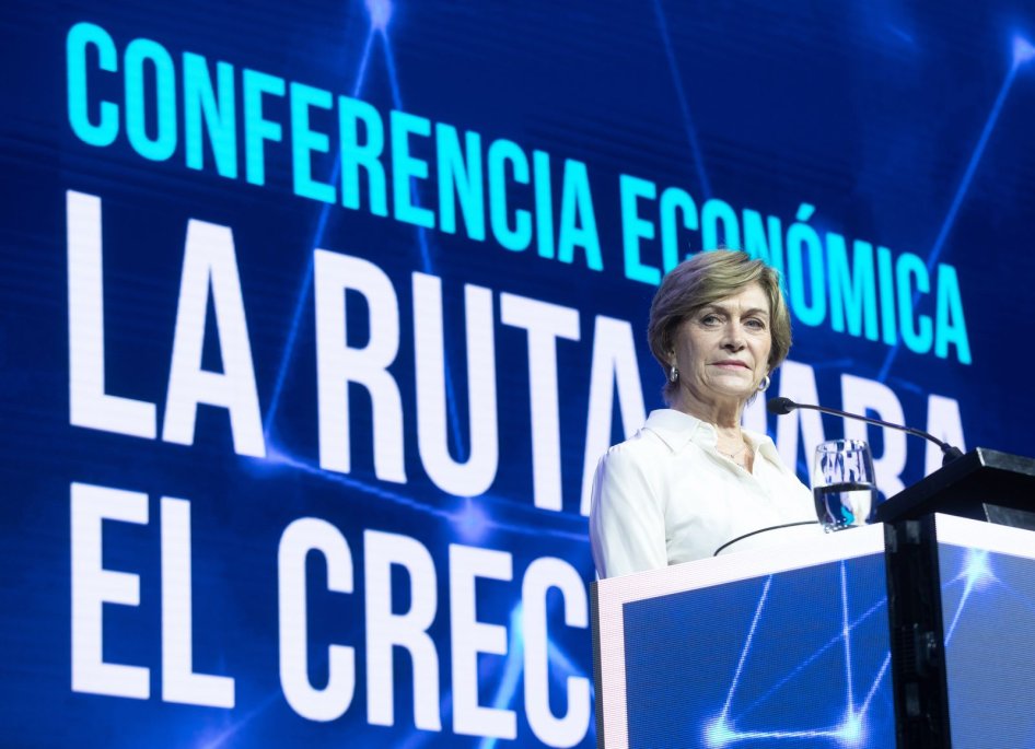Matthei propone invariabilidad tributaria y un impuesto corporativo del 18%