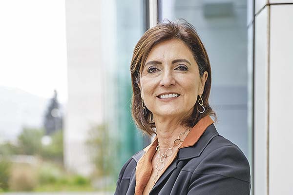 Barómetro FGE: mejora visión sobre liderazgo, pero trabajadores aún ven abuso de poder y de licencias médicas