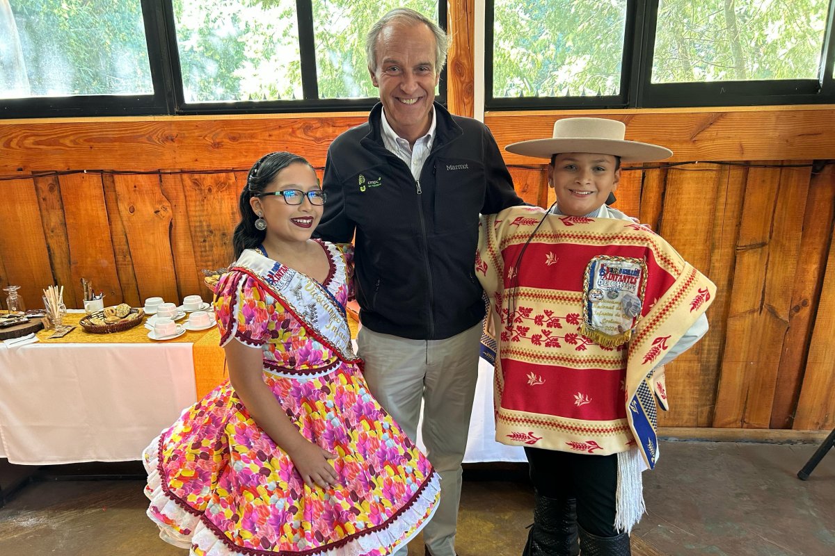 <p>Con manta cacique y pie de cueca: las despedidas mapuche de Luis Felipe Gazitúa</p>