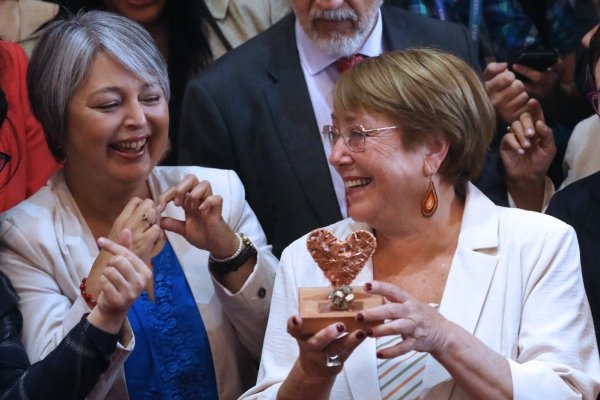Los guiños de Bachelet a la ministra Jeanette Jara, probable candidata PC