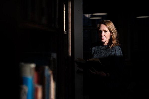 Paula Hawkins: “La mayoría de nosotros podría llegar a matar”